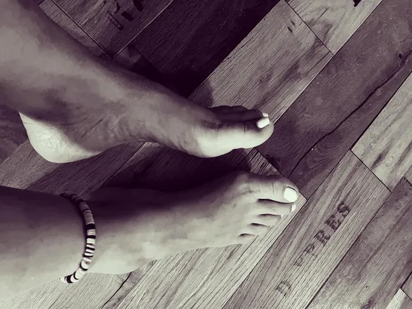 OnlyFans account  inkedfeetgirl header 2