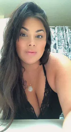 OnlyFans cuenta curvybrunettee avatar 1