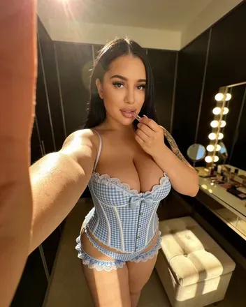OnlyFans cuenta victorialanexx header 2