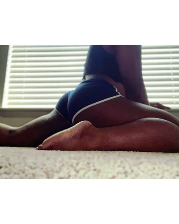 OnlyFans cuenta r0yaltae098 header 2