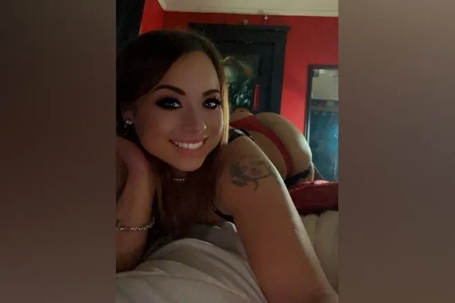 OnlyFans cuenta monroe157 header 2