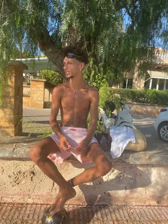 OnlyFans account  ezeoficial header 2