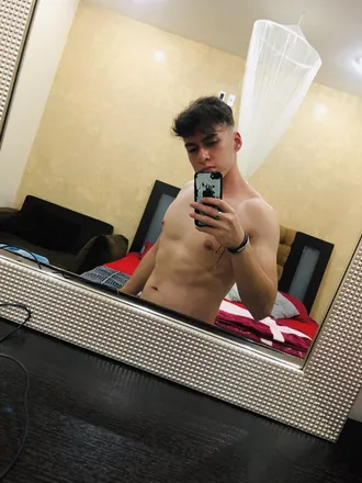 OnlyFans cuenta alex10740124 header 2