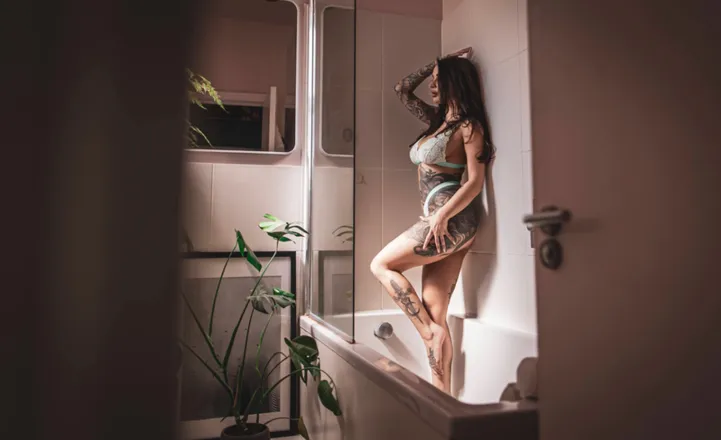 OnlyFans cuenta lovehelfree header 2