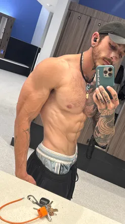 OnlyFans cuenta theaesthetichippy header 2