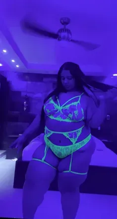 OnlyFans account  manditaflo avatar 1
