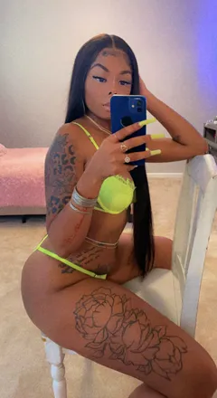 OnlyFans cuenta prettypinkbaee header 2