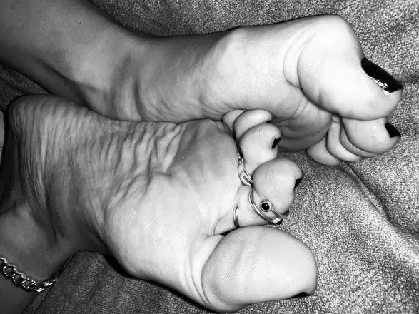 OnlyFans cuenta toohotfeetforyoubasic header 2
