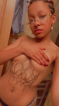 OnlyFans cuenta thiccmixedmommy header 2
