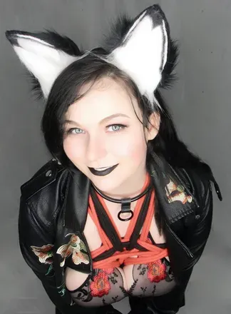 OnlyFans account  playfulhellfox avatar 1