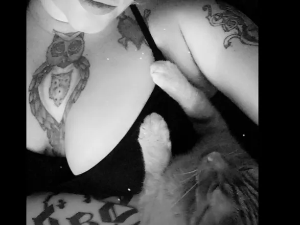OnlyFans cuenta leahlongtime header 2