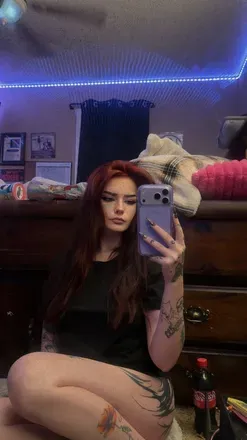 OnlyFans cuenta kayleighm2102 avatar 1