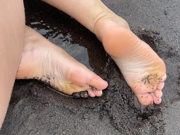 OnlyFans account  feetieeprincess00 header 2