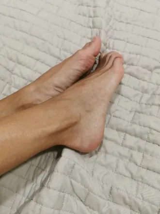 OnlyFans cuenta feetmemole header 2