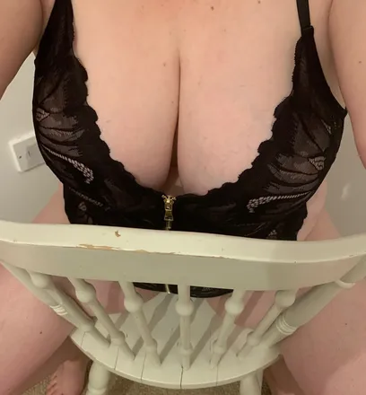 OnlyFans cuenta chellepops header 2