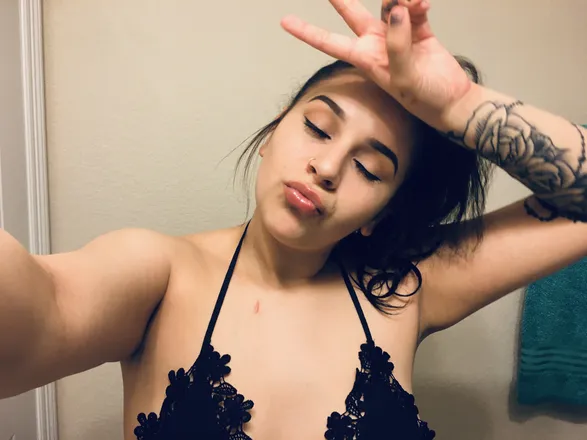 OnlyFans cuenta moniqueeamberleyy header 2