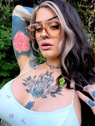 OnlyFans account  sarahmoonsg avatar 1