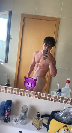 OnlyFans account  holoboii header 2