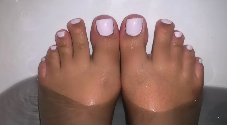 OnlyFans cuenta thefootgirl header 2