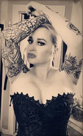 OnlyFans cuenta tattooedblondegilf44 avatar 1