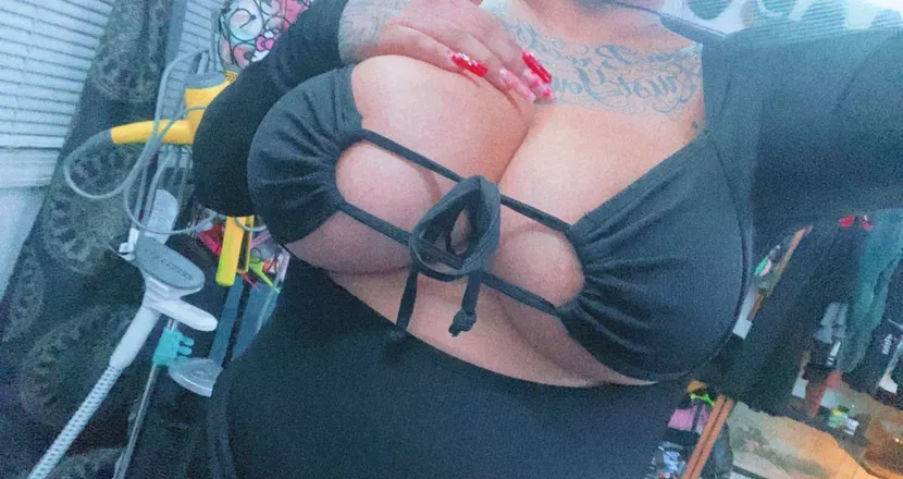 OnlyFans cuenta tattedliz header 2