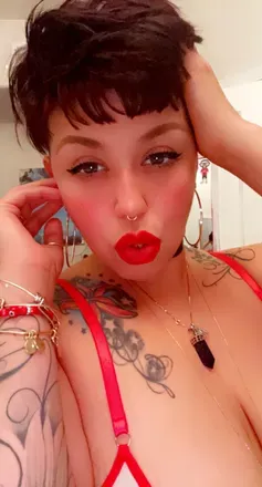 OnlyFans cuenta charminglilith avatar 1