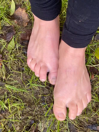 OnlyFans account  angelwithdirtyfeet header 2