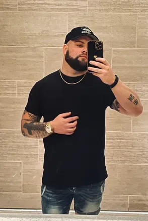 OnlyFans account  leeski avatar 1