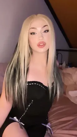 OnlyFans cuenta karathedoll avatar 1