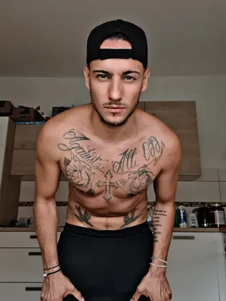 OnlyFans account  thenormalone avatar 1