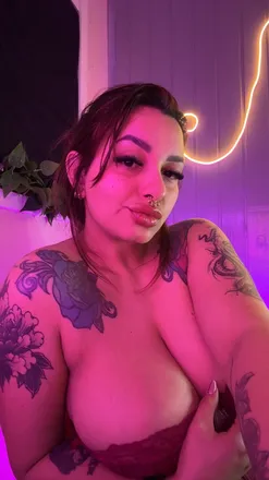 OnlyFans account  cinnamonqueen header 2
