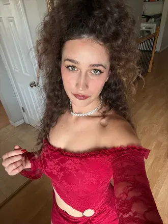 OnlyFans of nerdyneighbor_tay_vip