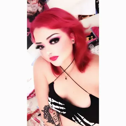 OnlyFans of xnikkixhorrorx