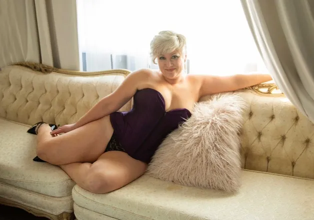 OnlyFans cuenta carolinapeachyfit header 2