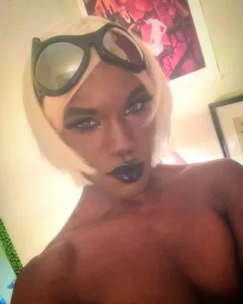OnlyFans account  munroelilly avatar 1