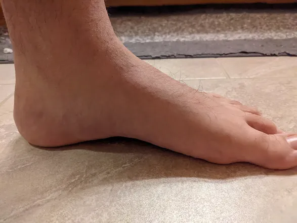 OnlyFans cuenta hereisthemanfeet header 2