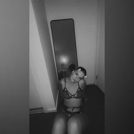OnlyFans cuenta bigbootybrunetteee header 2