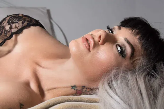 OnlyFans cuenta carrieann header 2
