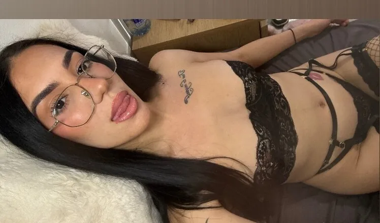 OnlyFans cuenta lauralvarezzz header 2