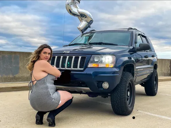 OnlyFans cuenta toplessjeepgirl header 2