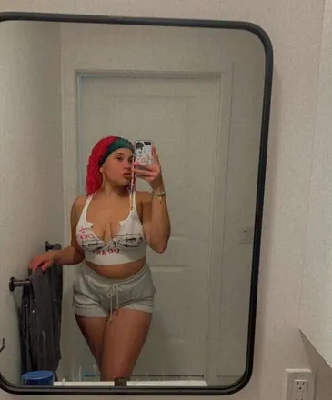 OnlyFans cuenta peachypeachesz header 2