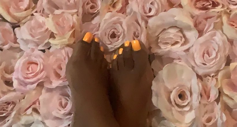 OnlyFans cuenta prettychoclateefeet header 2