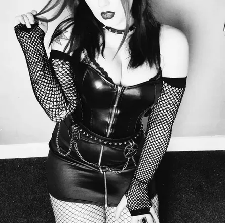 OnlyFans cuenta nerdygothgf header 2