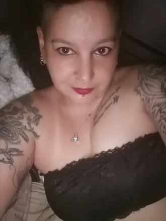OnlyFans account  queenyroxy header 2