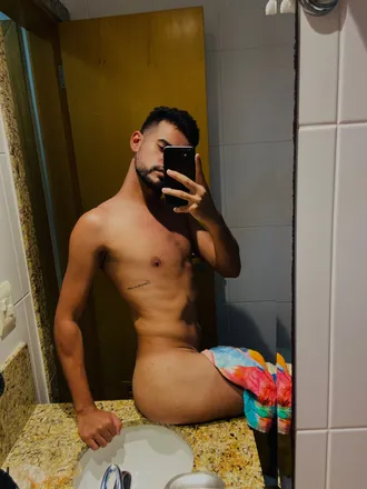 OnlyFans cuenta adriclosefriends header 2