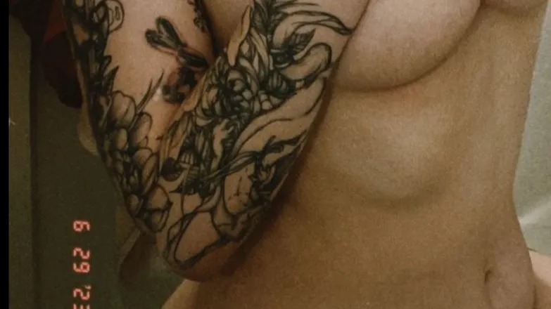 OnlyFans cuenta babyh0llyw00d header 2