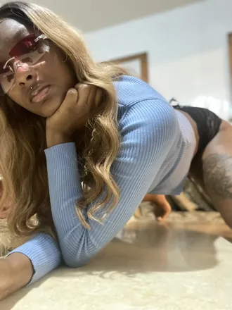 OnlyFans cuenta therealneshbee header 2