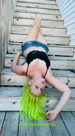 OnlyFans account  peachesisastonedfruit2 avatar 1