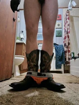 OnlyFans account  bootguyl avatar 1