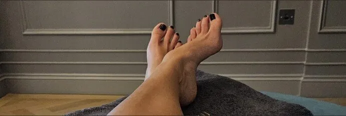 OnlyFans cuenta tiptoeathome header 2